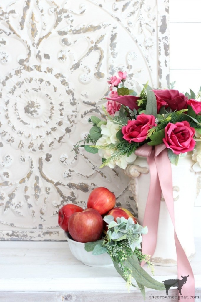 Decorating for Fall with Apples in the Breakfast Nook-The Crowned Goat 